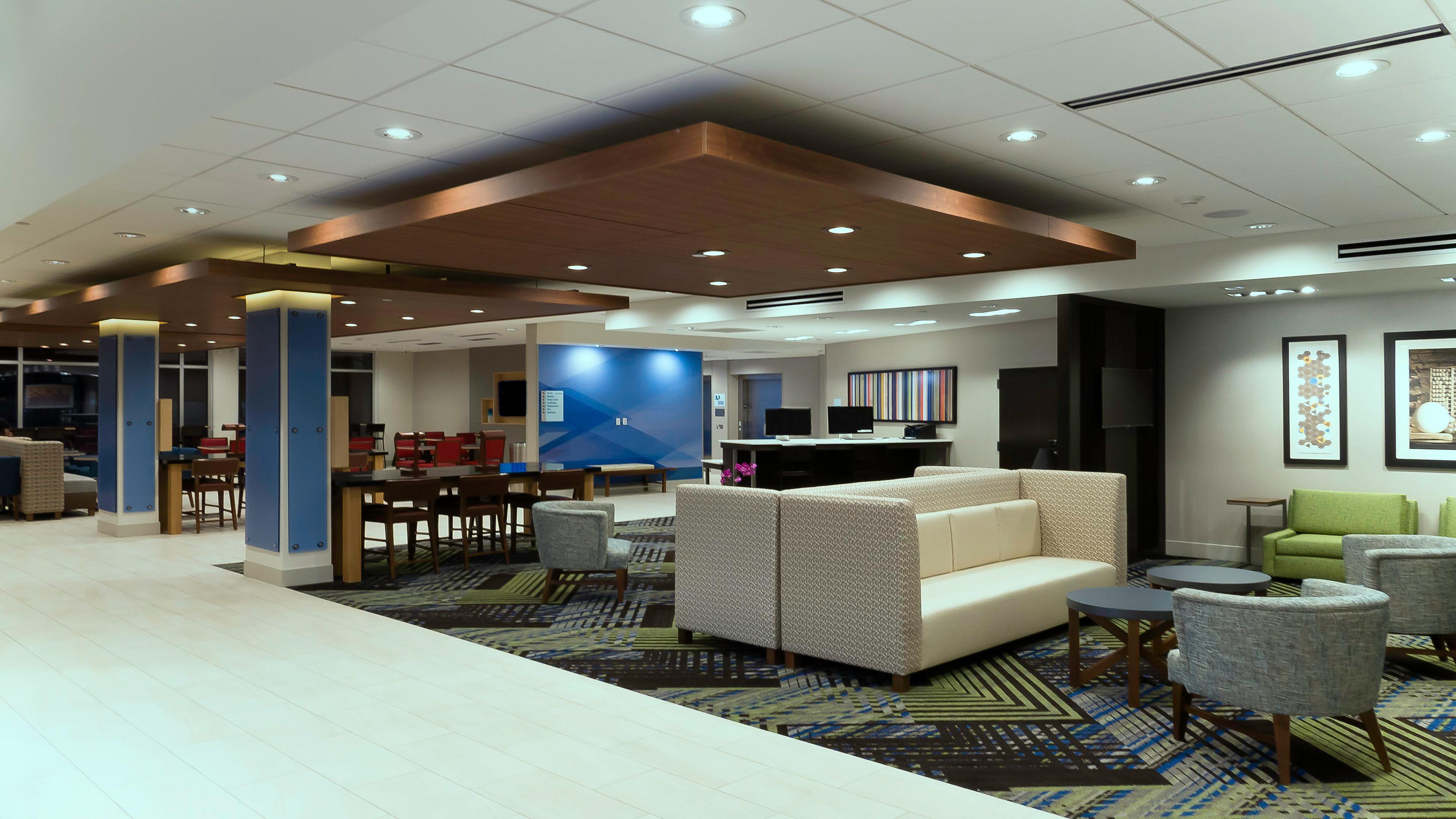 Holiday Inn Express & Suites - Tampa East - Ybor City By Ihg Buitenkant foto