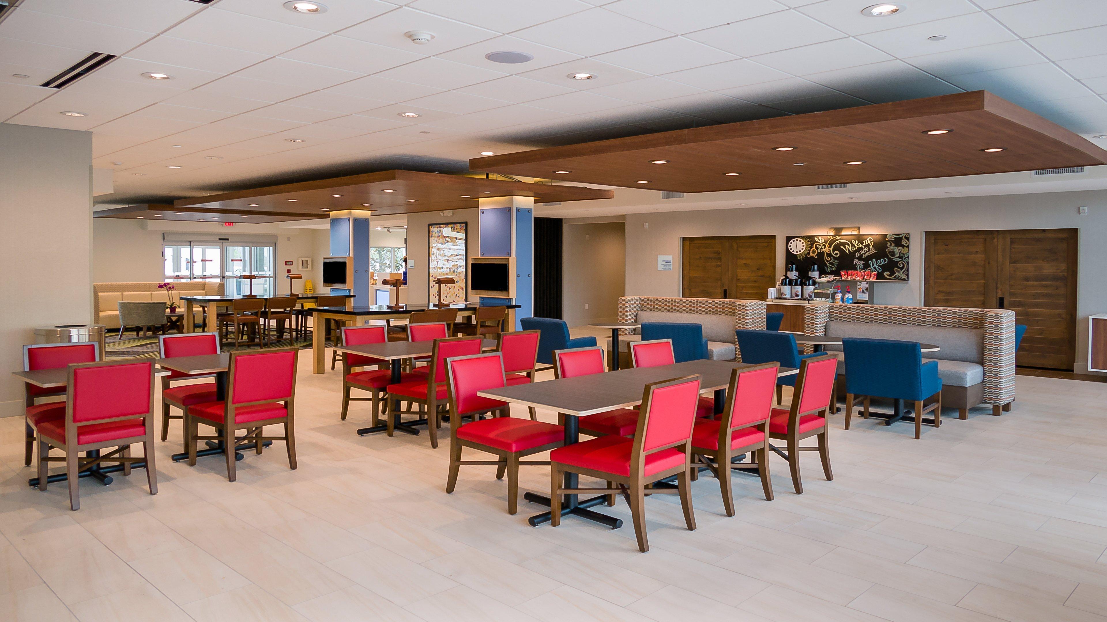 Holiday Inn Express & Suites - Tampa East - Ybor City By Ihg Buitenkant foto