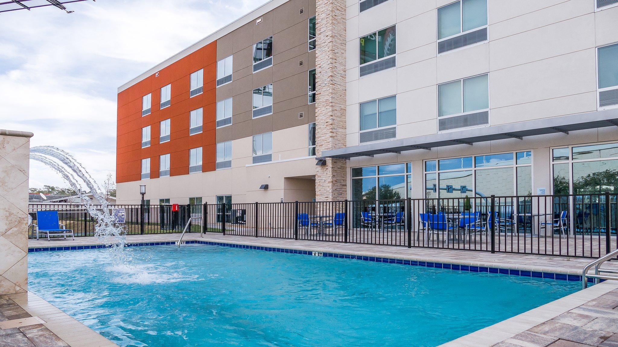 Holiday Inn Express & Suites - Tampa East - Ybor City By Ihg Buitenkant foto